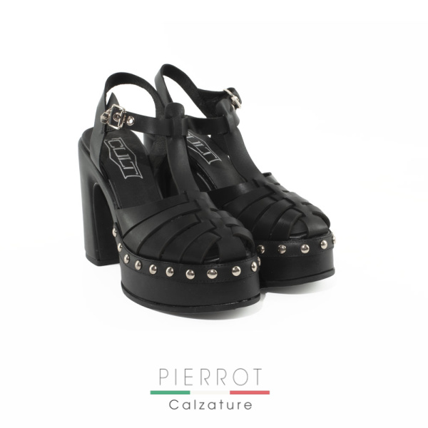 E24---cult---BJORK 4304 NERONERO.JPG